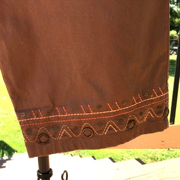 Ruby Rd Women's Capri Pants Brown Embroidered Cuff Size 12 - Picture 3 of 8